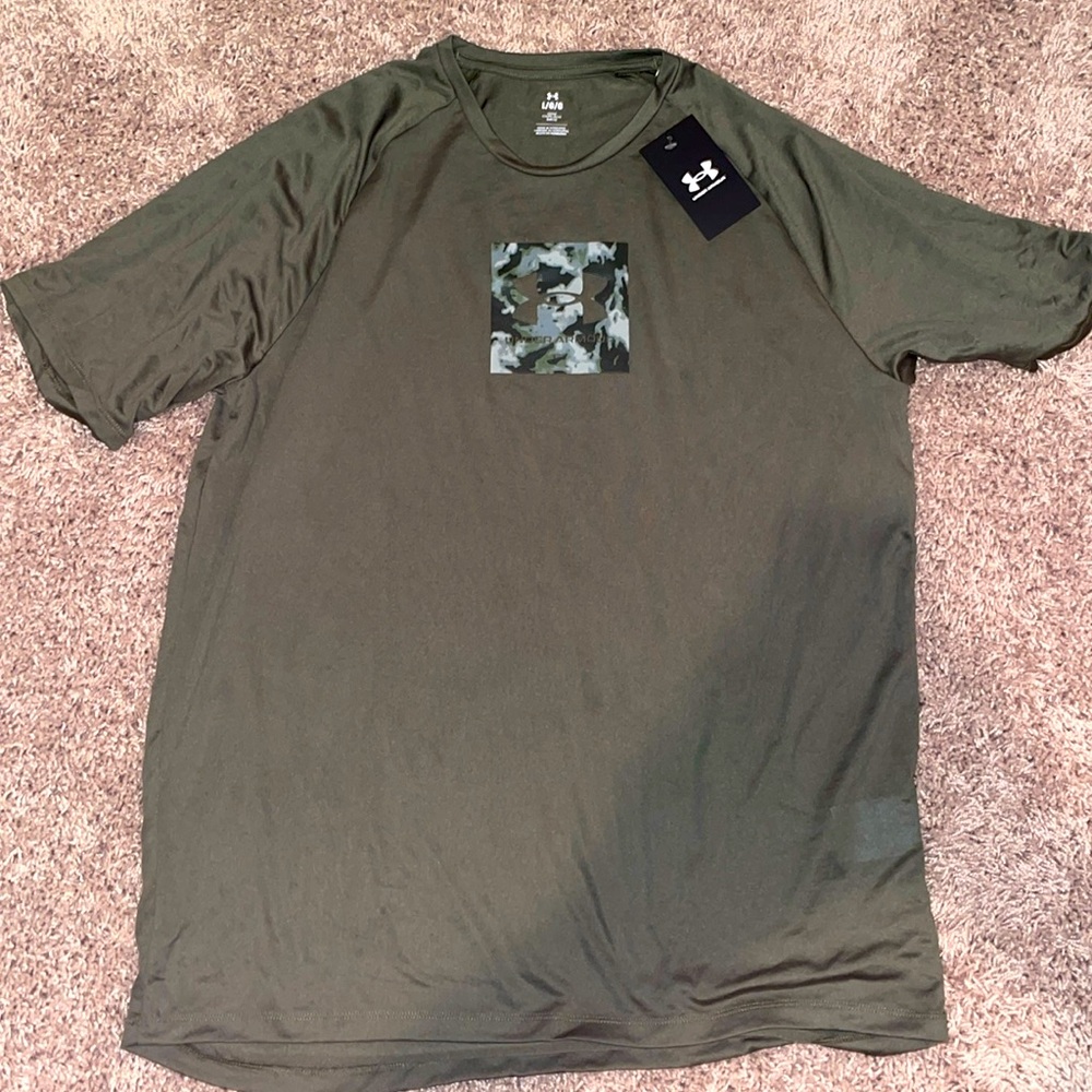 NWT hunter green Under Armour mesh tee size large